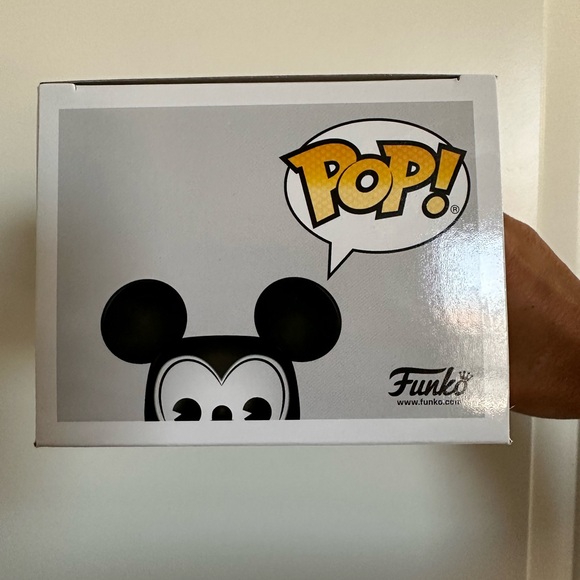 Plane Crazy Mickey Funko Pop - Picture 4 of 5
